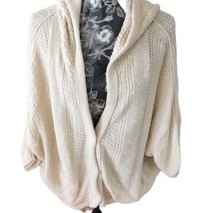 Free People oversized fits LG-XL ivory cable knit hooded sweater snap front